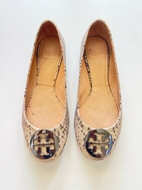 Tory Burch Reva Natural Gray Snakeskin Leather Logo Ballet Flats size 8